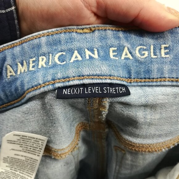 American Eagle Jegging Crop Distressed Light Wash Jeans Size 2 Fray Raw Hem - Picture 13 of 15